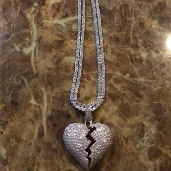 Iced out broken heart pendant - Picture 2 of 5